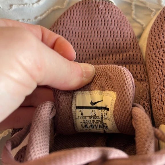 Nike Tanjun Lightweight Running Sneakers - Picture 4 of 5